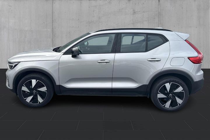 Sølv Volvo XC40 fra 2023