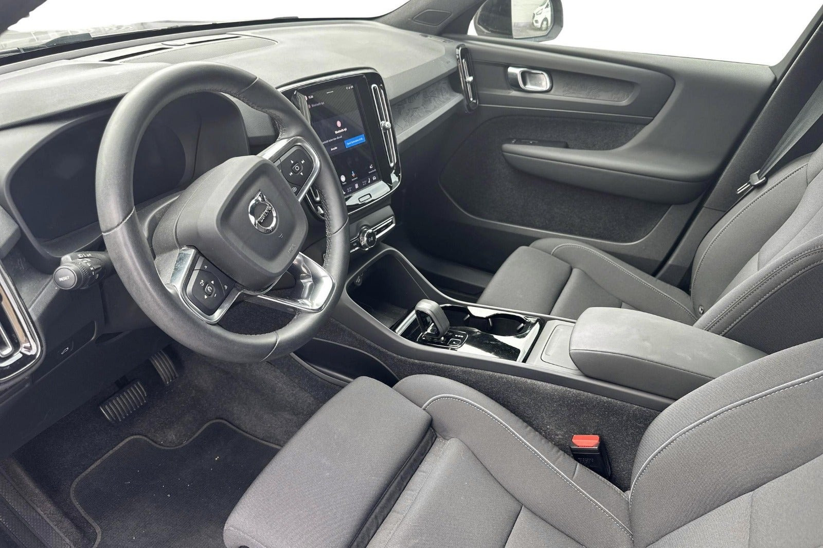 Sølv Volvo XC40 fra 2023