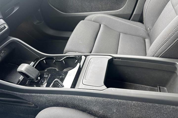 Sølv Volvo XC40 fra 2023