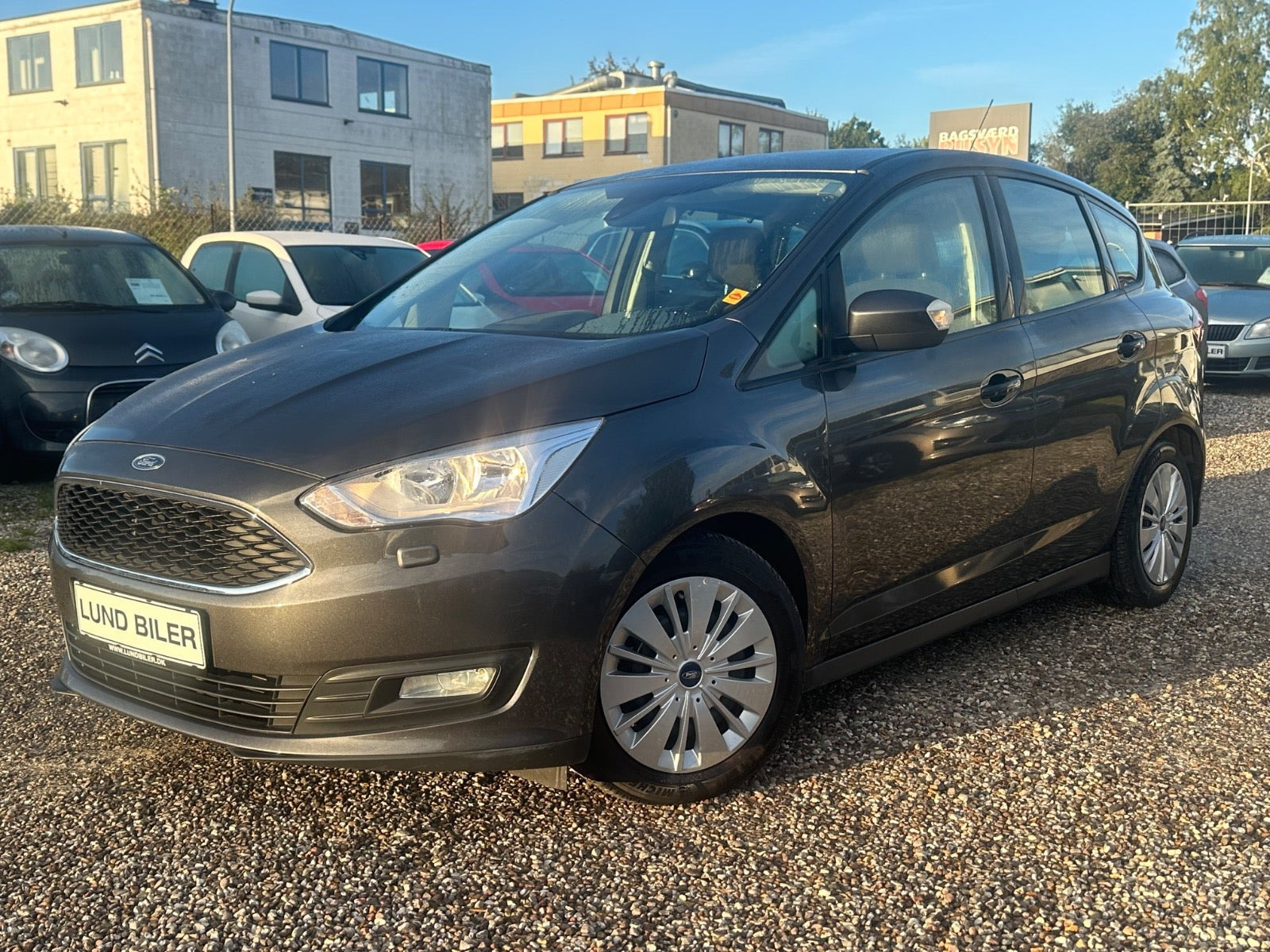 Grå Ford C-MAX fra 2016