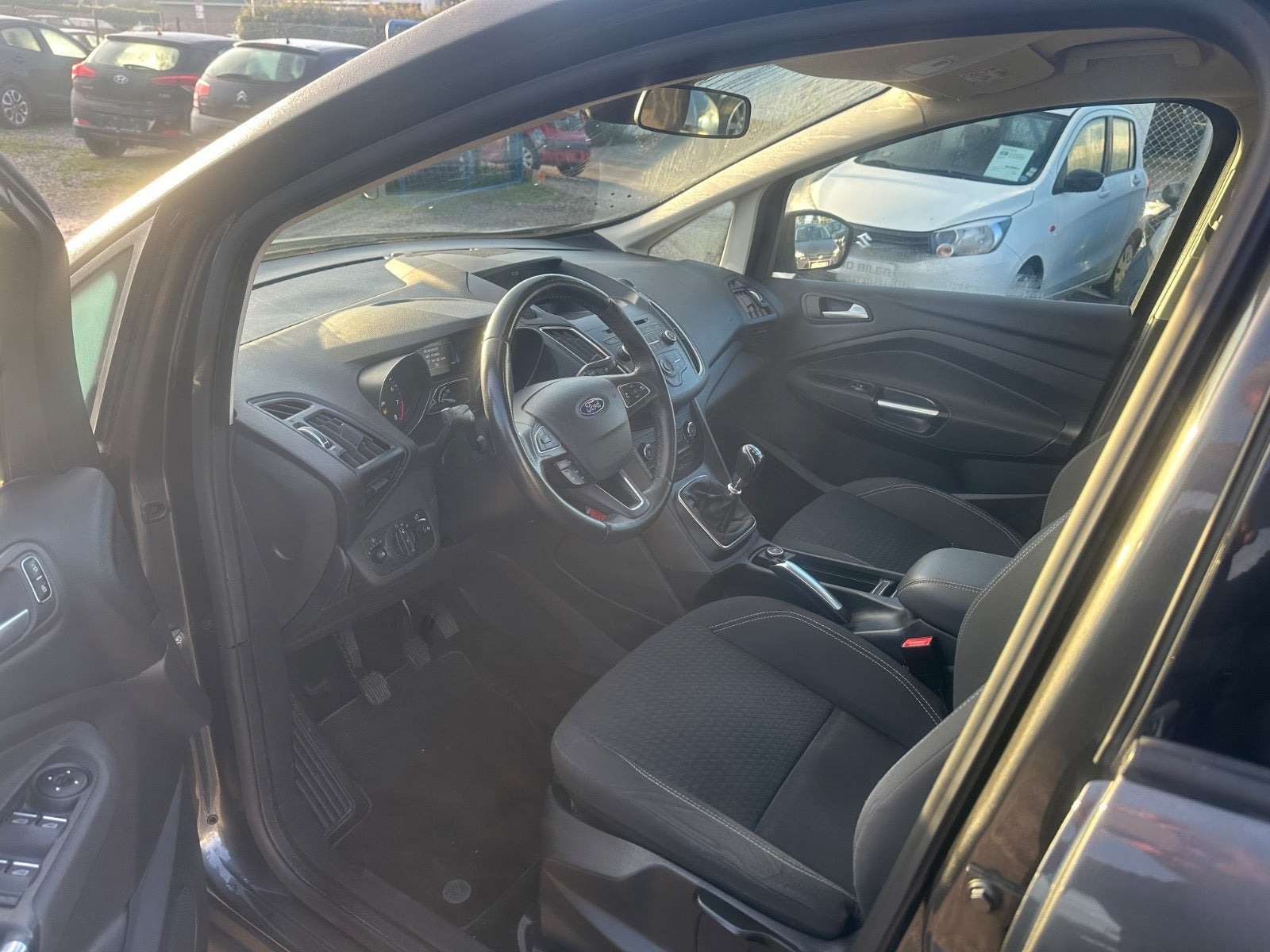 Grå Ford C-MAX fra 2016