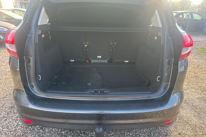 Grå Ford C-MAX fra 2016