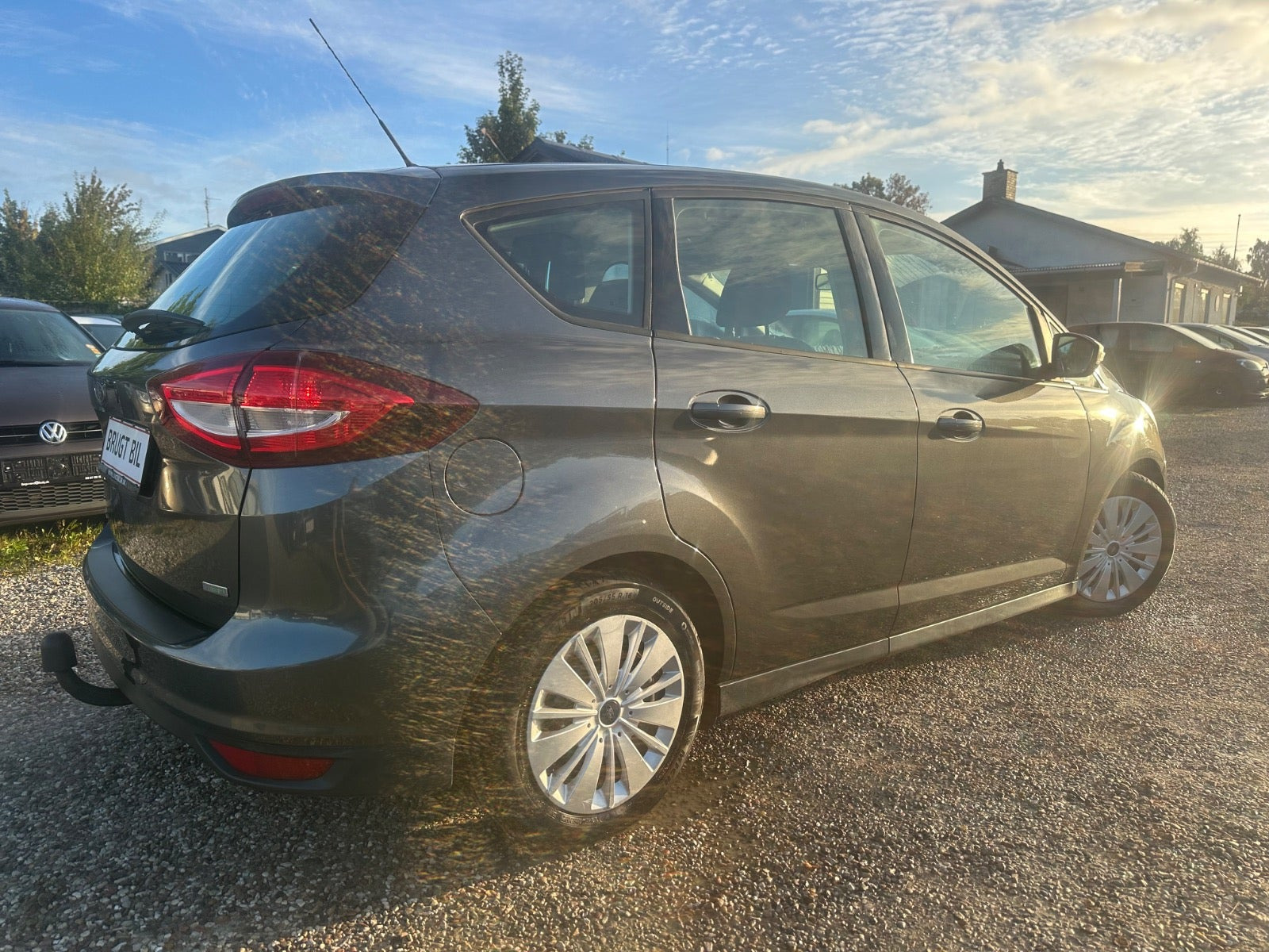 Grå Ford C-MAX fra 2016