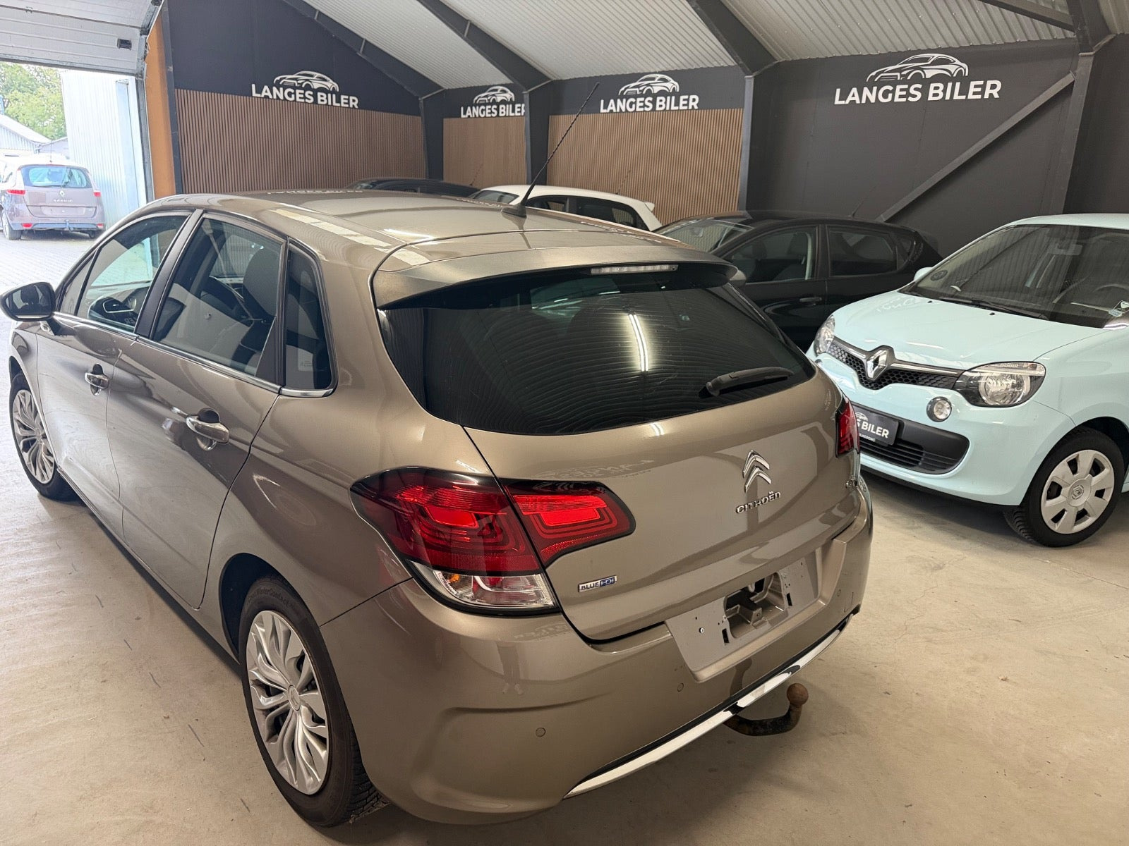 Beige Citroën C4 fra 2015