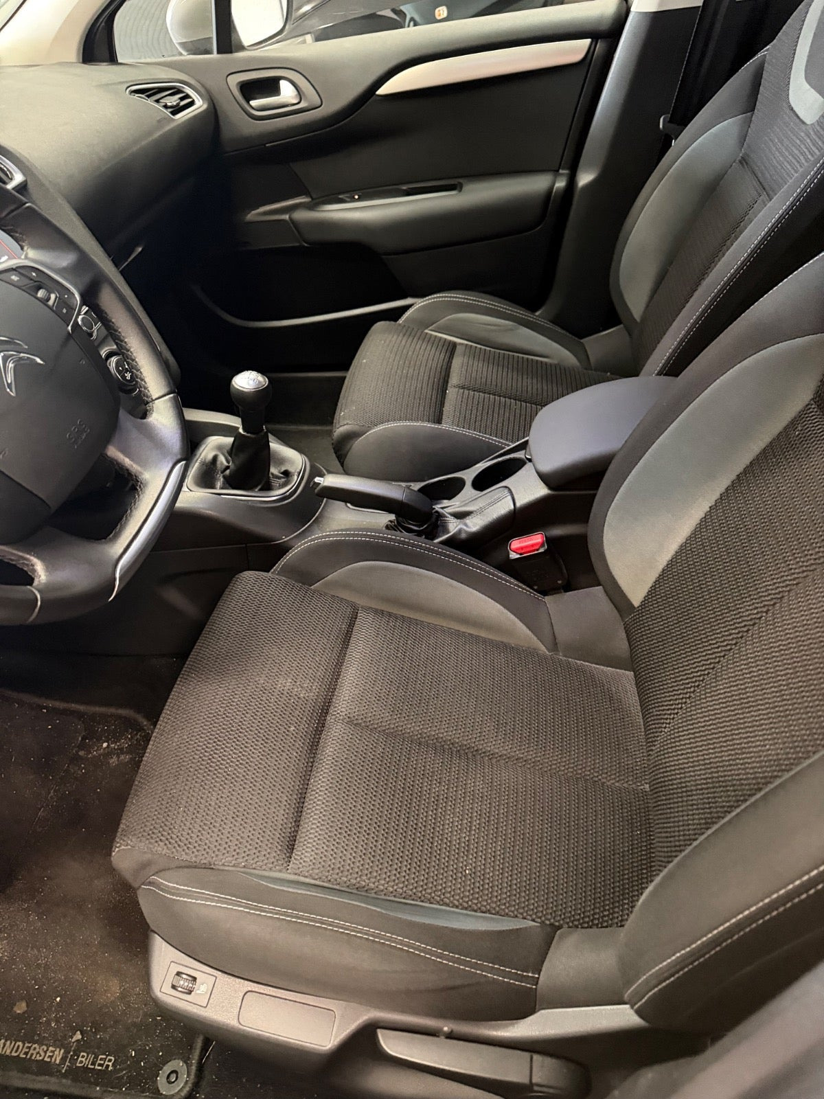 Beige Citroën C4 fra 2015
