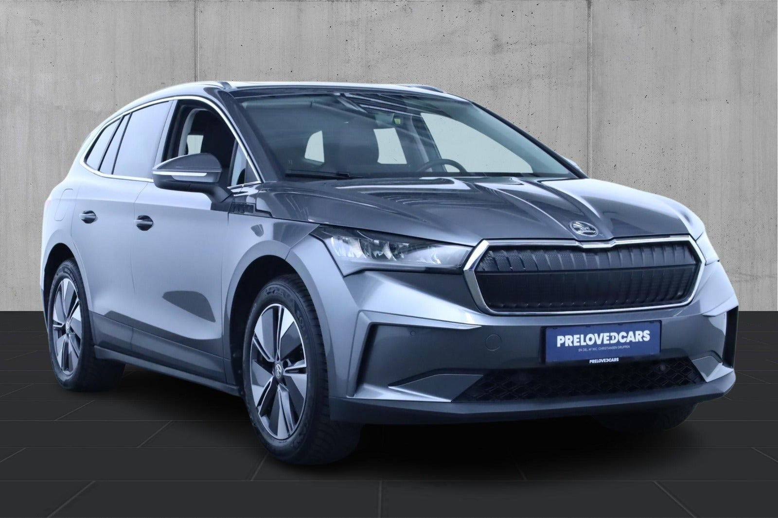 Grå Skoda Enyaq fra 2023
