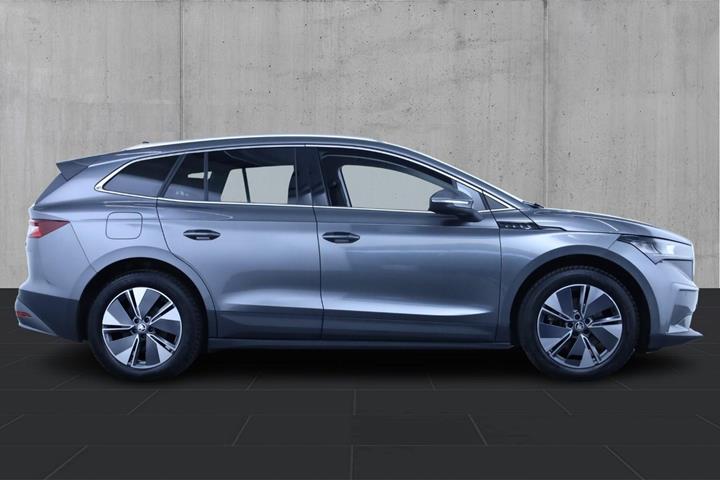 Grå Skoda Enyaq fra 2023