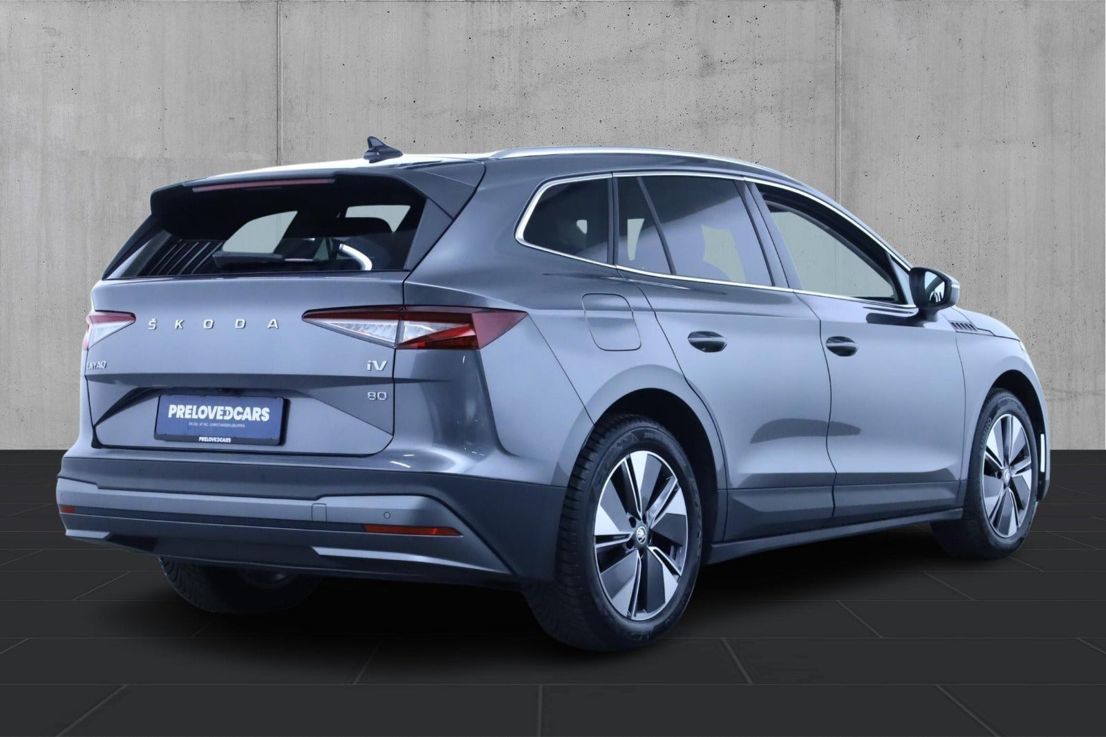 Grå Skoda Enyaq fra 2023