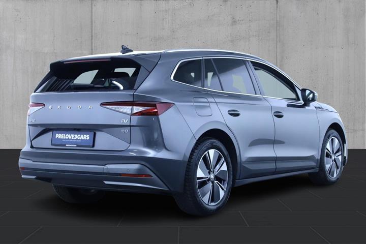 Grå Skoda Enyaq fra 2023
