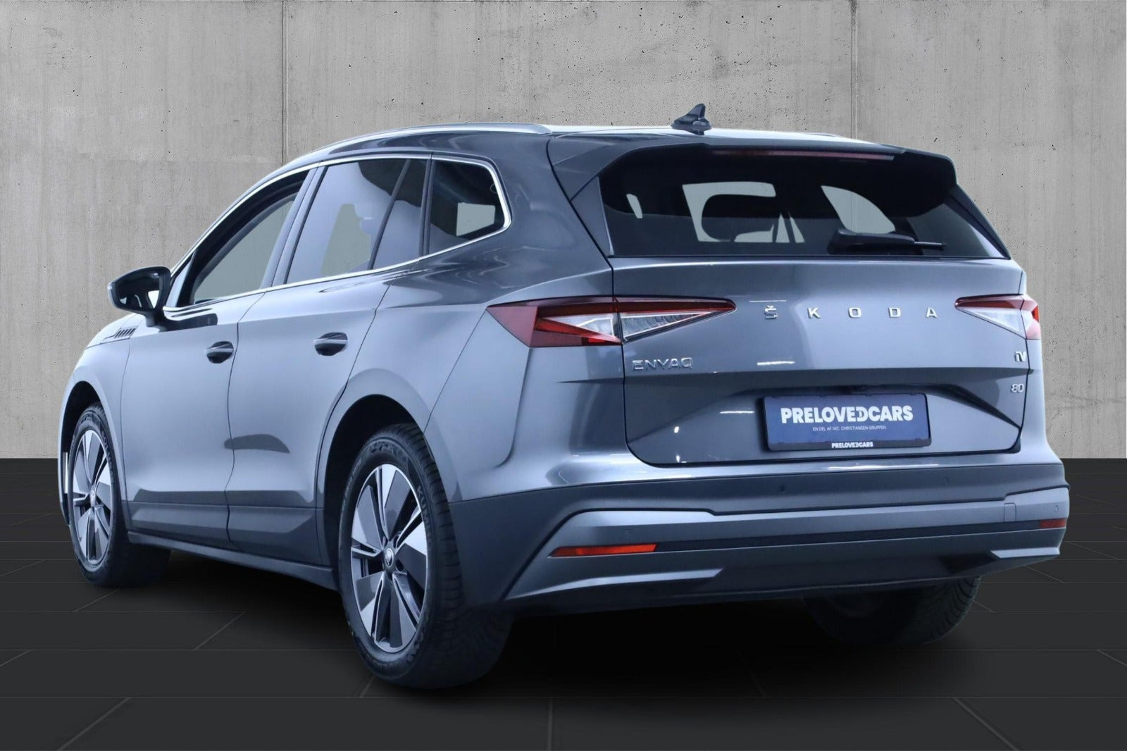 Grå Skoda Enyaq fra 2023
