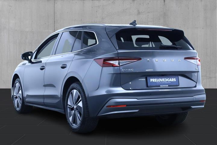 Grå Skoda Enyaq fra 2023