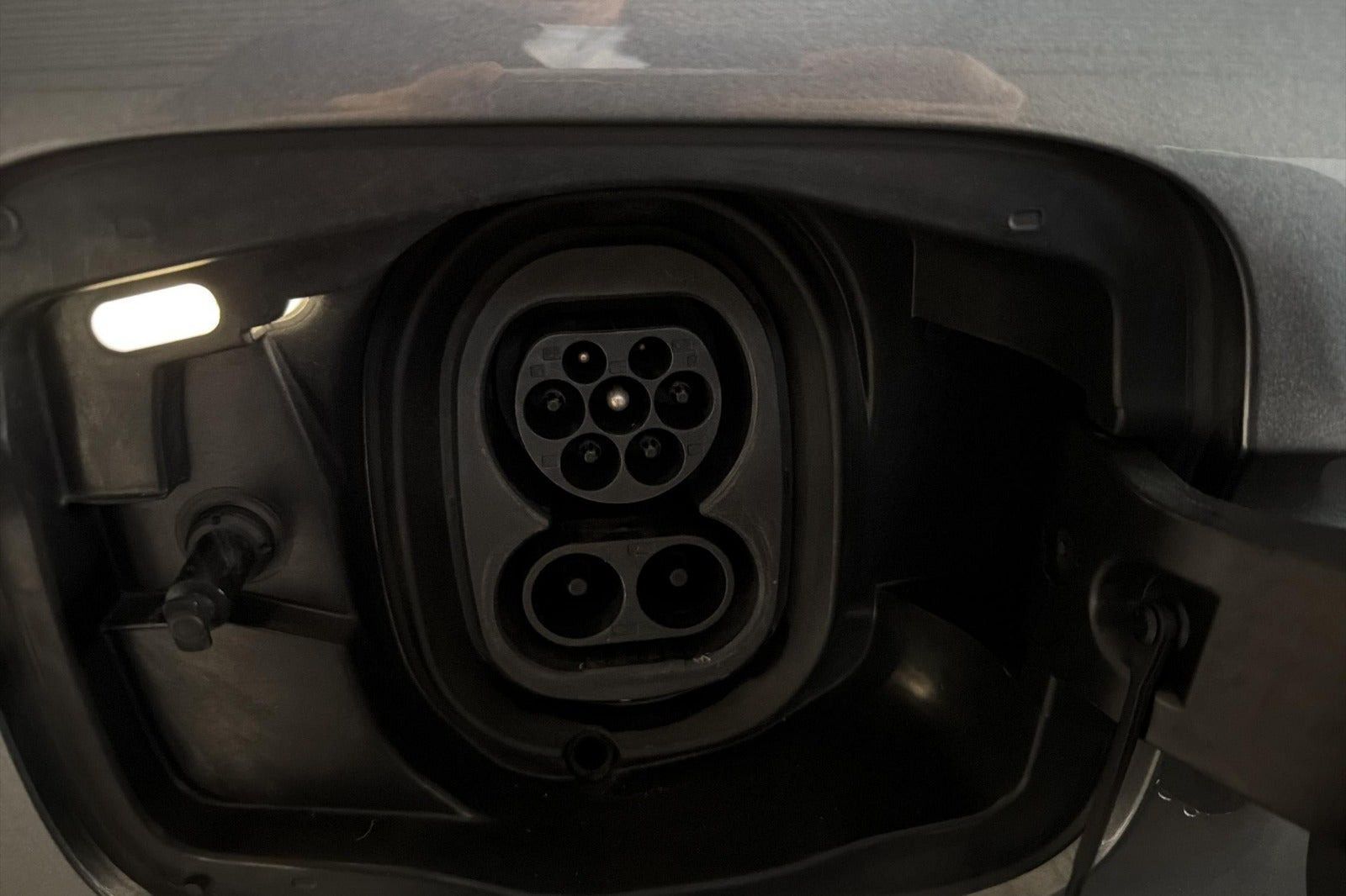 Grå Skoda Enyaq fra 2023