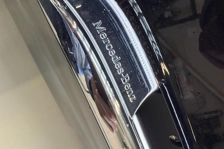 Sort Mercedes EQE350+ SUV fra 2025