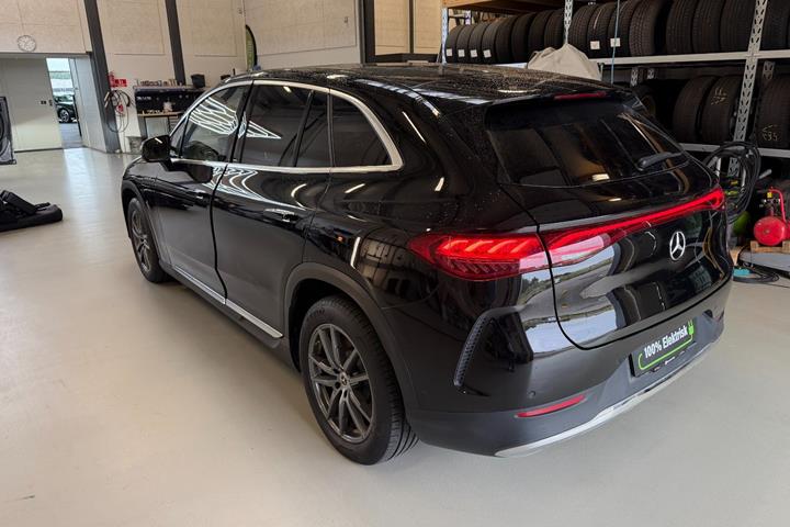Sort Mercedes EQE350+ SUV fra 2025