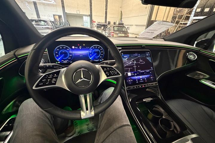 Sort Mercedes EQE350+ SUV fra 2025