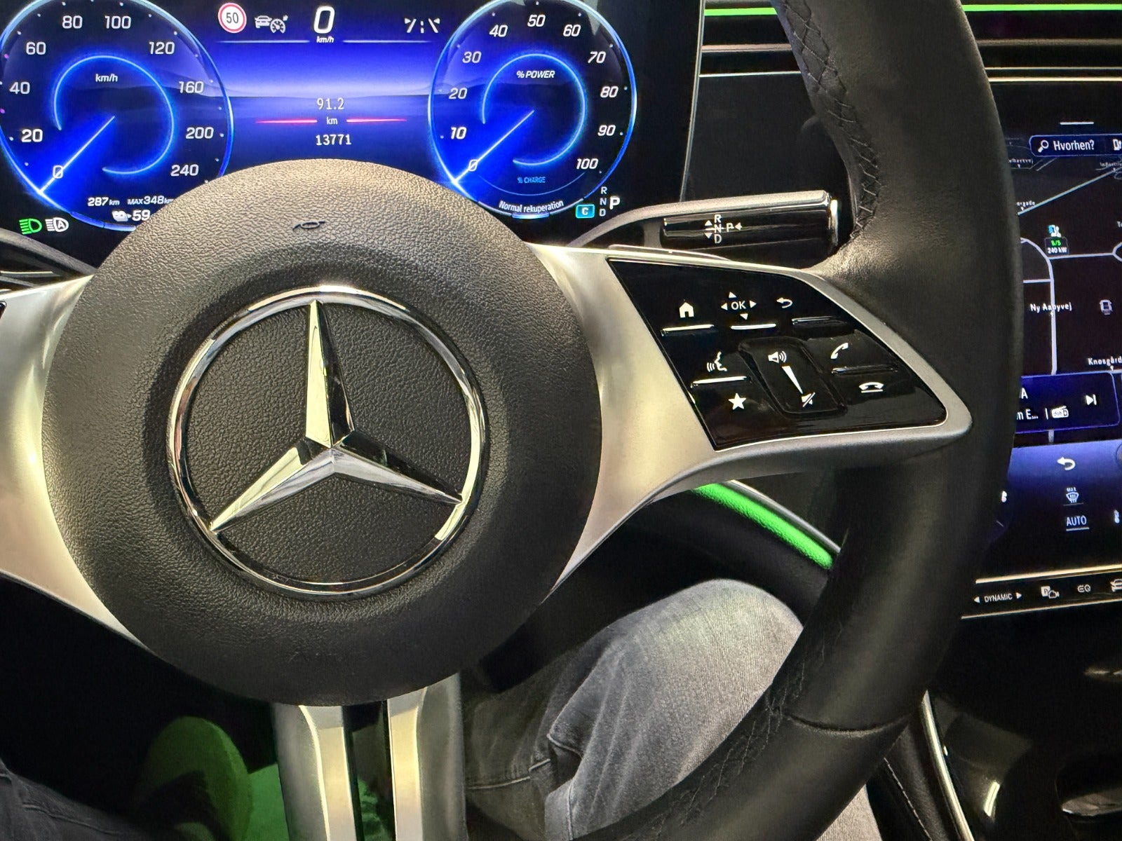 Sort Mercedes EQE350+ SUV fra 2025