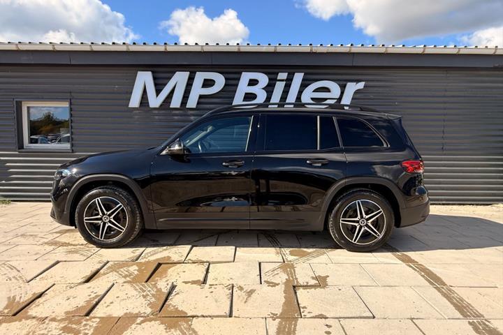 Sort Mercedes EQB300 fra 2023