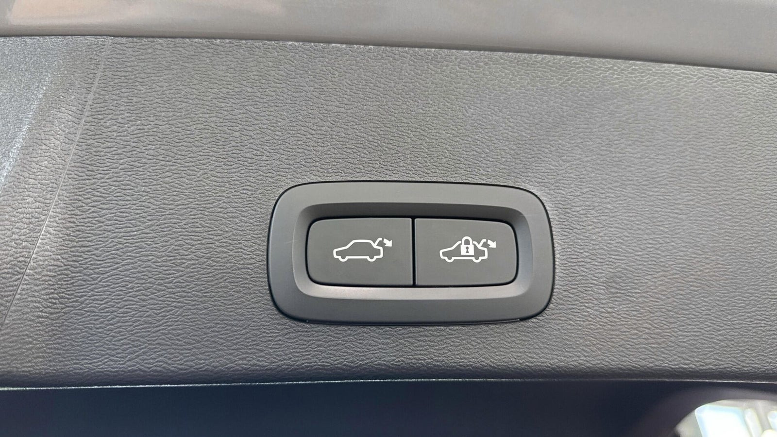 Grå Volvo EX40 fra 2025