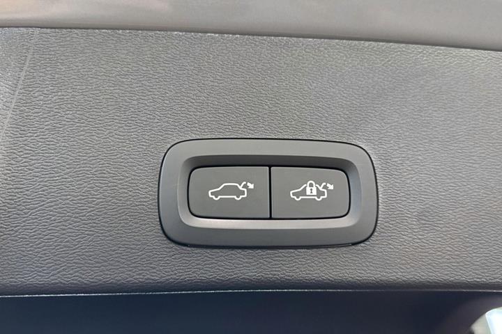 Grå Volvo EX40 fra 2025