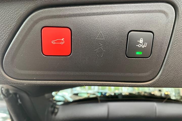 Sort Peugeot 3008 fra 2023