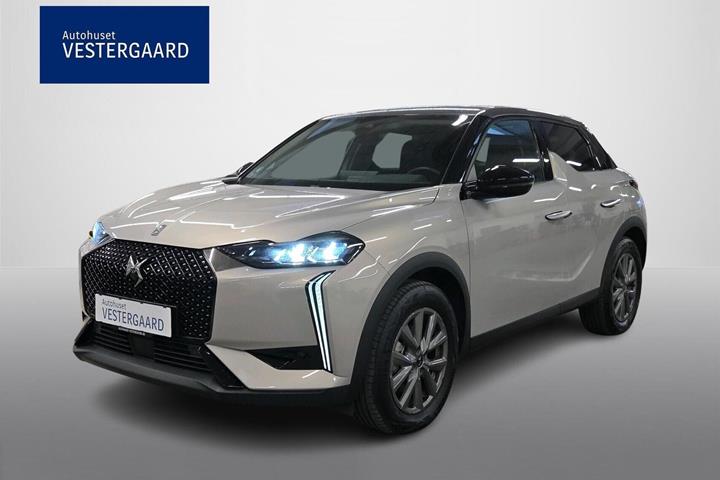 Grå DS DS 3 CrossBack fra 2023 set udefra
