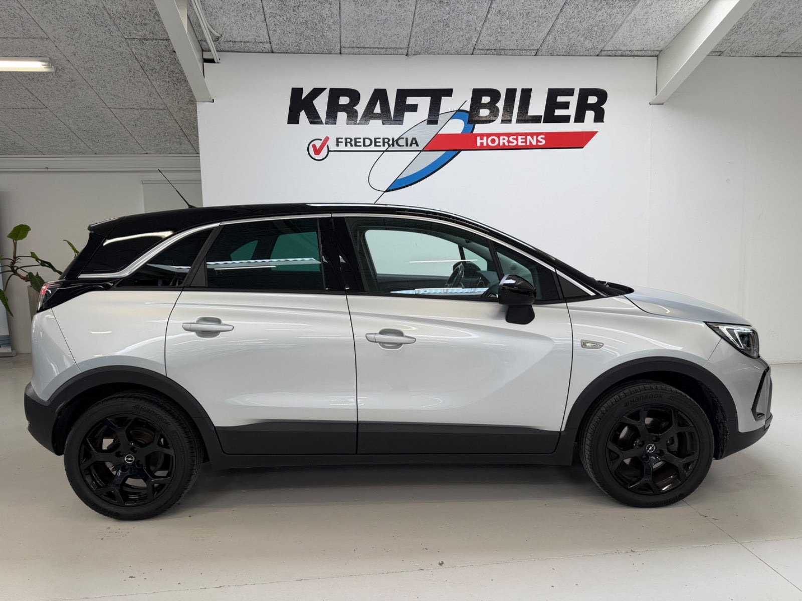 Sølv Opel Crossland fra 2024
