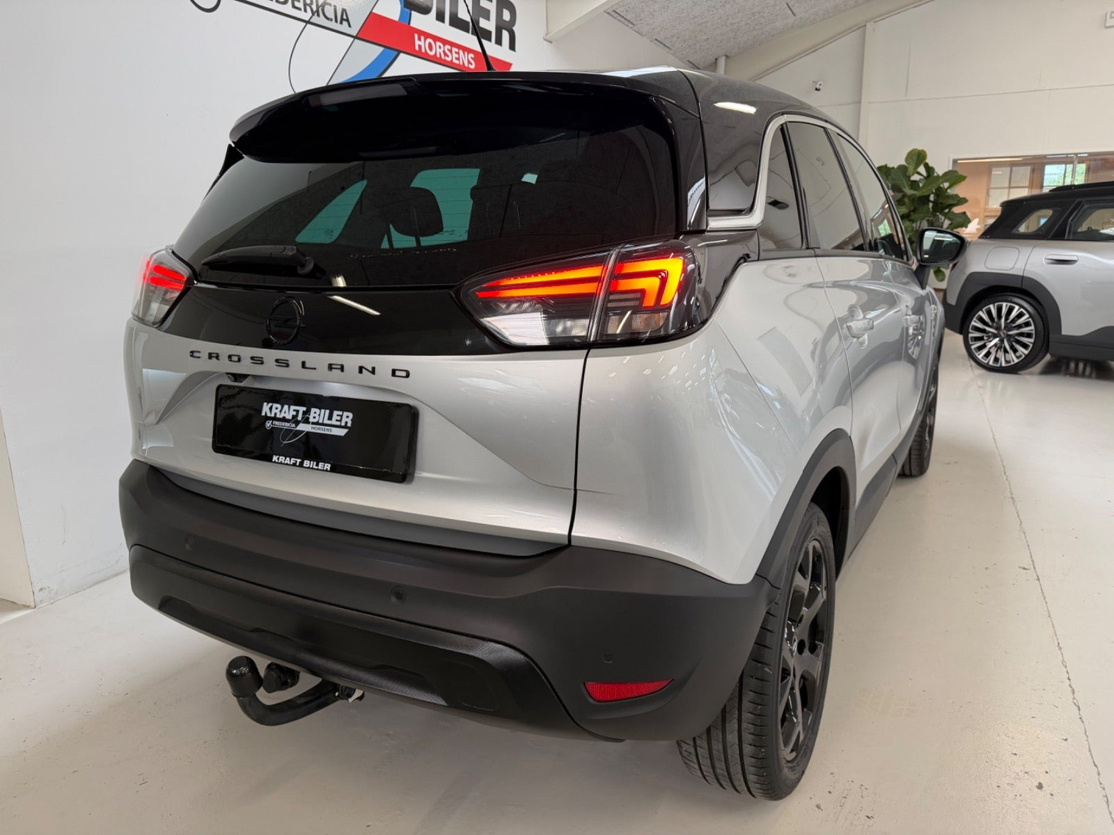 Sølv Opel Crossland fra 2024