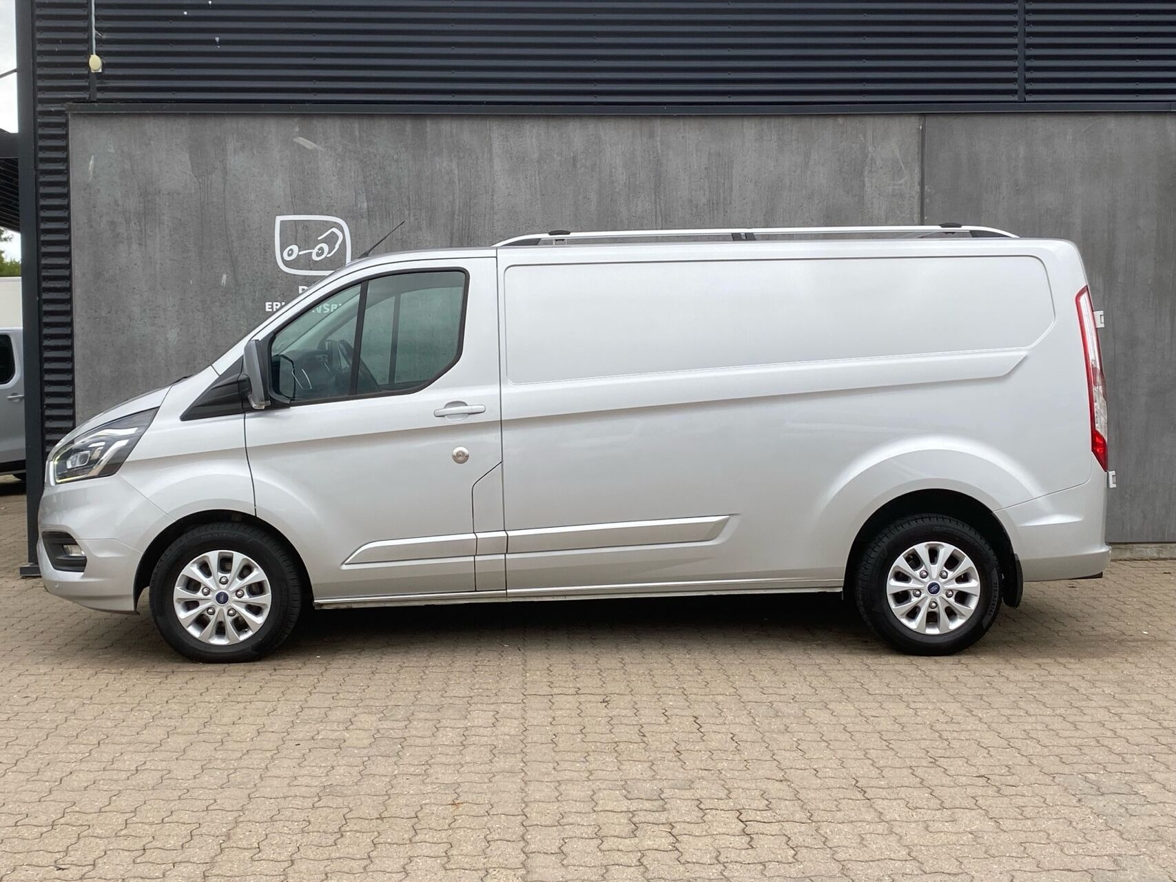 Sølv Ford Transit Custom fra 2019