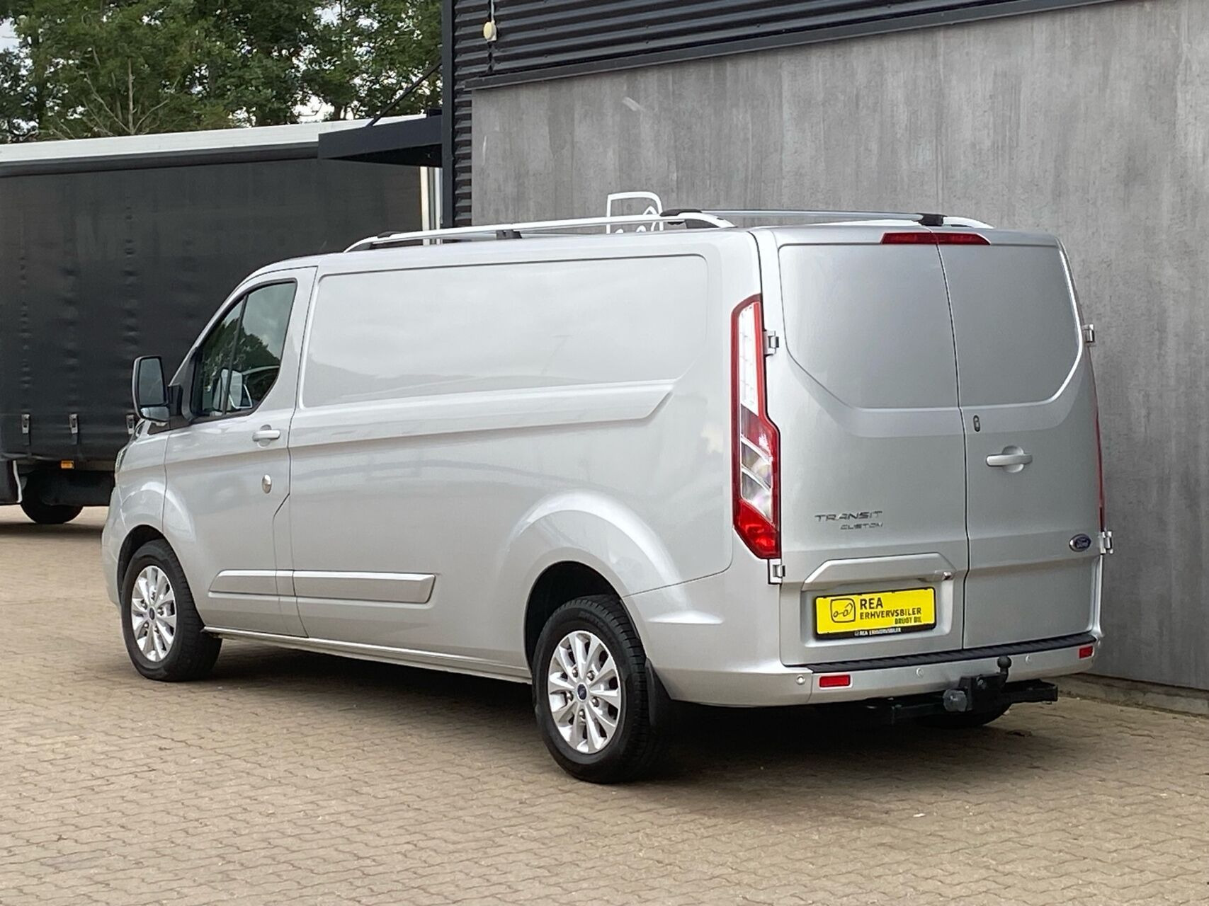 Sølv Ford Transit Custom fra 2019