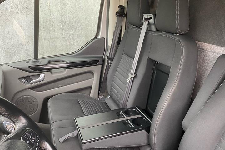 Sølv Ford Transit Custom fra 2019
