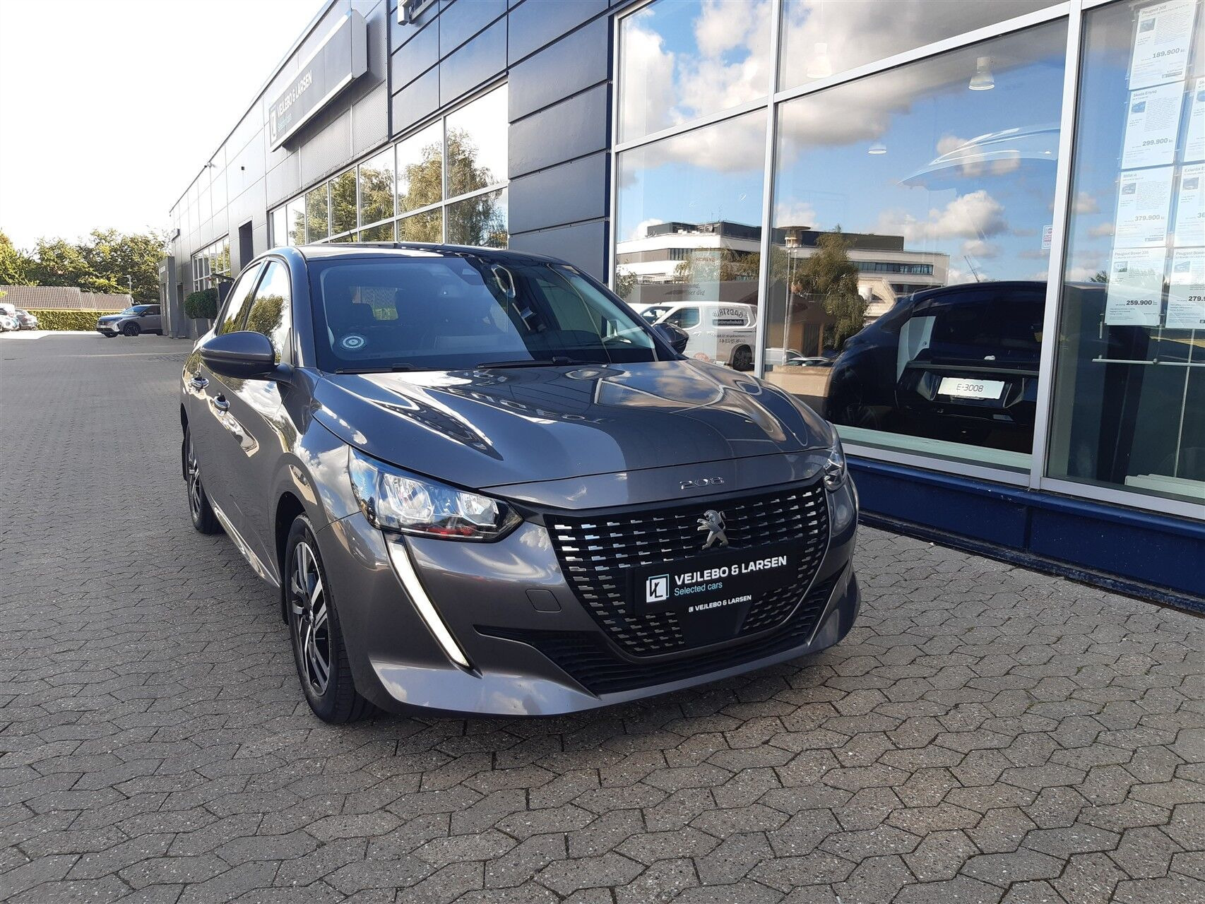 Grå Peugeot 208 fra 2020