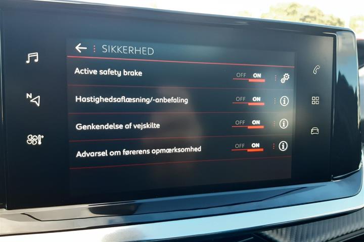 Grå Peugeot 208 fra 2020
