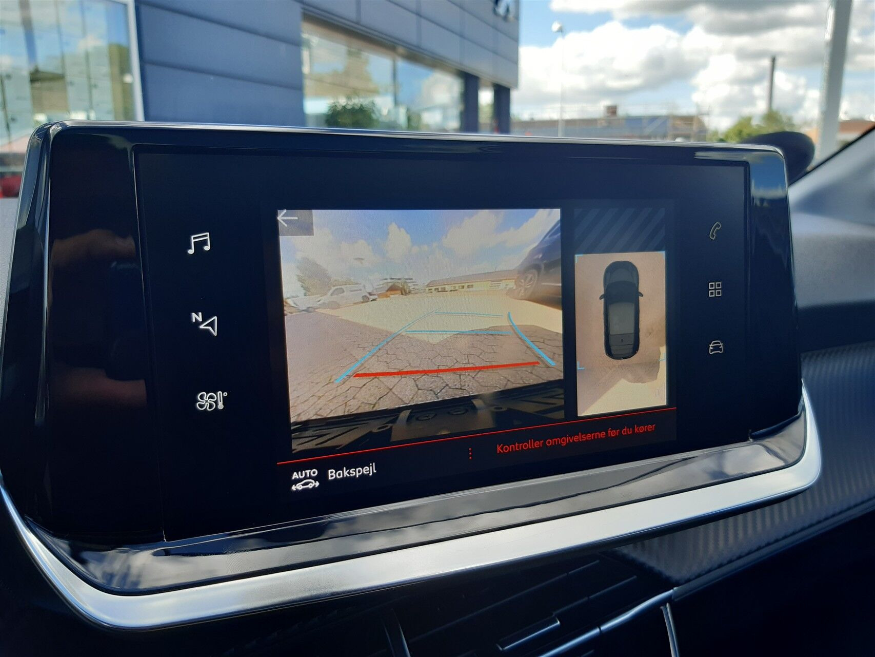 Grå Peugeot 208 fra 2020