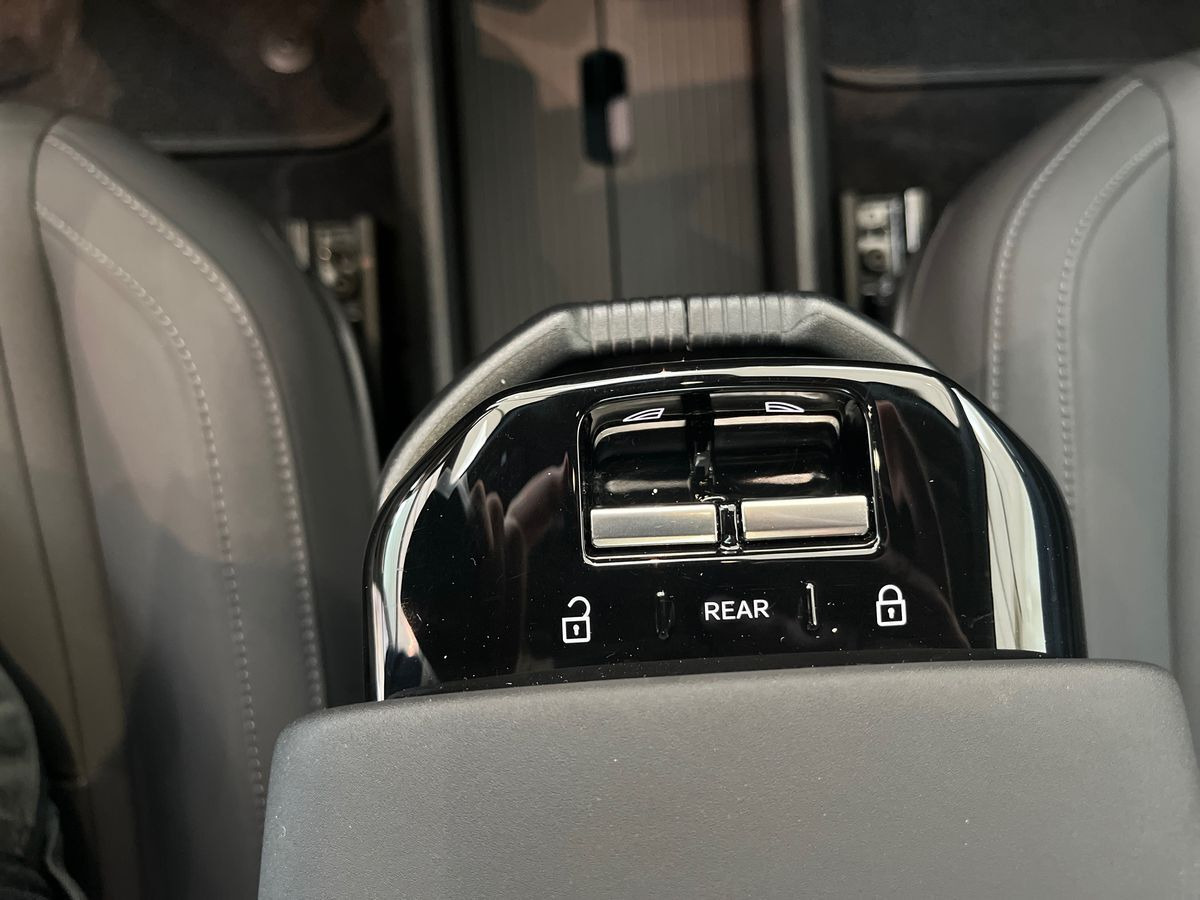 Grå Volvo EX30 fra 2025