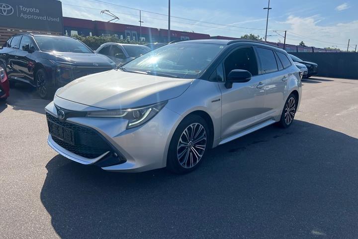 Sølv Toyota Corolla fra 2019 set udefra