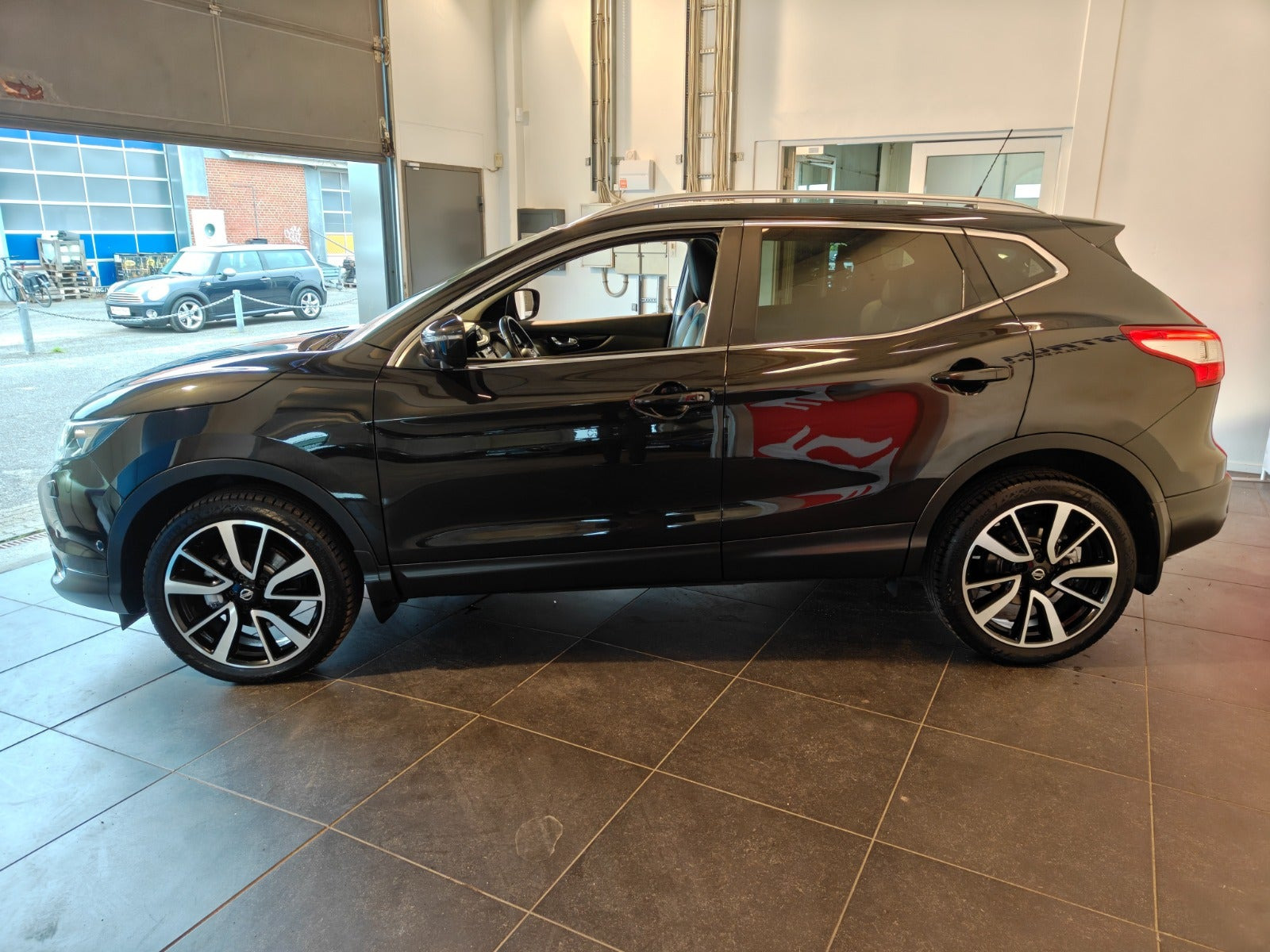 Sort Nissan Qashqai fra 2017