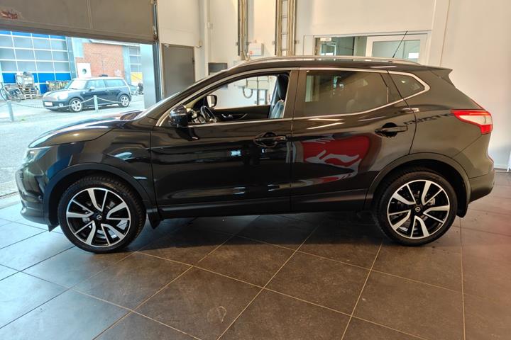 Sort Nissan Qashqai fra 2017