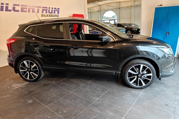 Sort Nissan Qashqai fra 2017