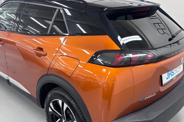 Orange Peugeot e-2008 fra 2023