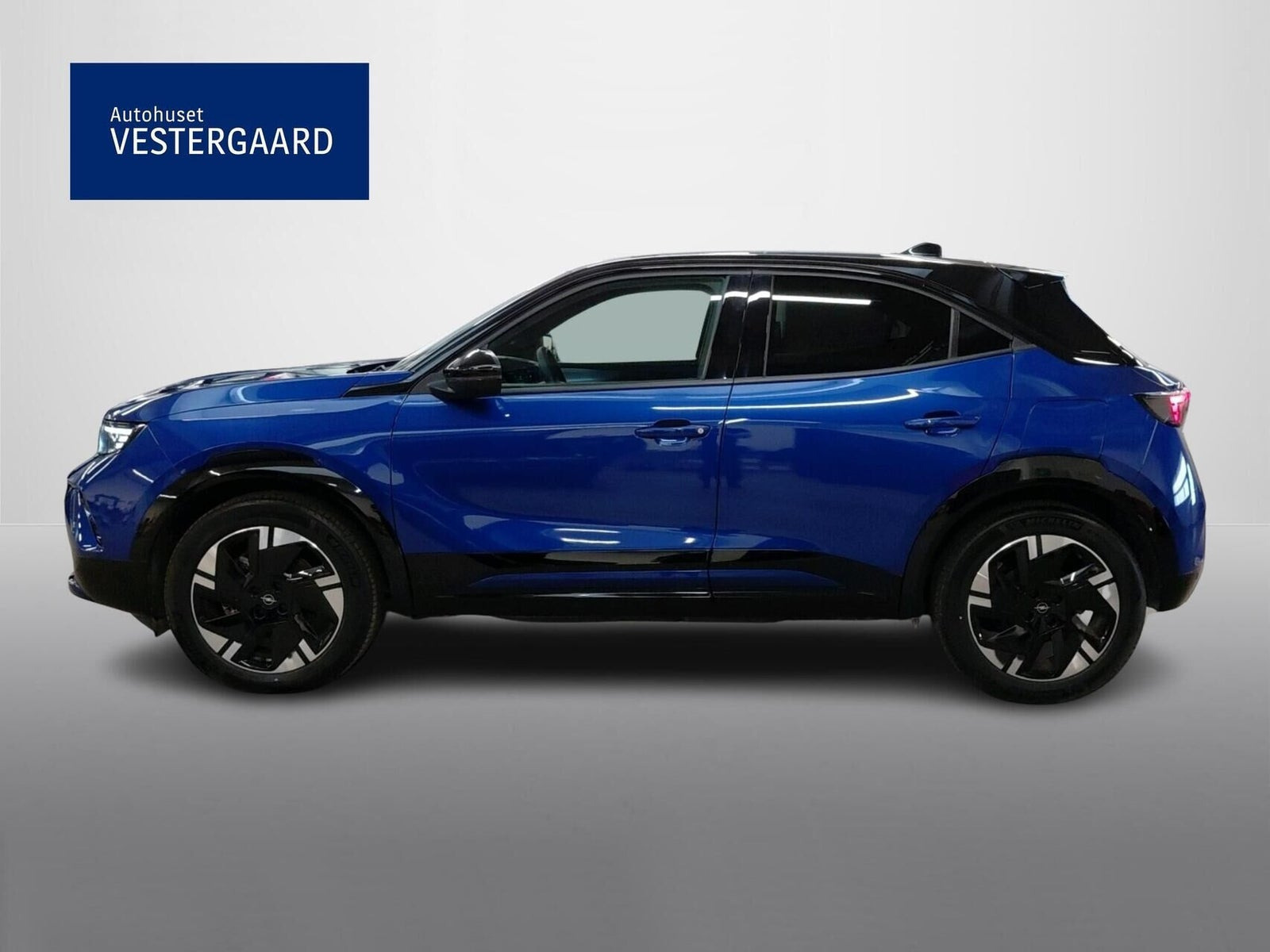 Blå Opel Mokka-e fra 2025