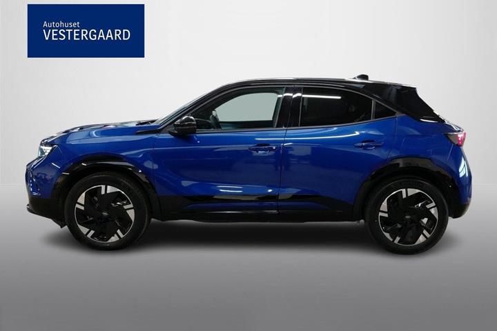 Blå Opel Mokka-e fra 2025
