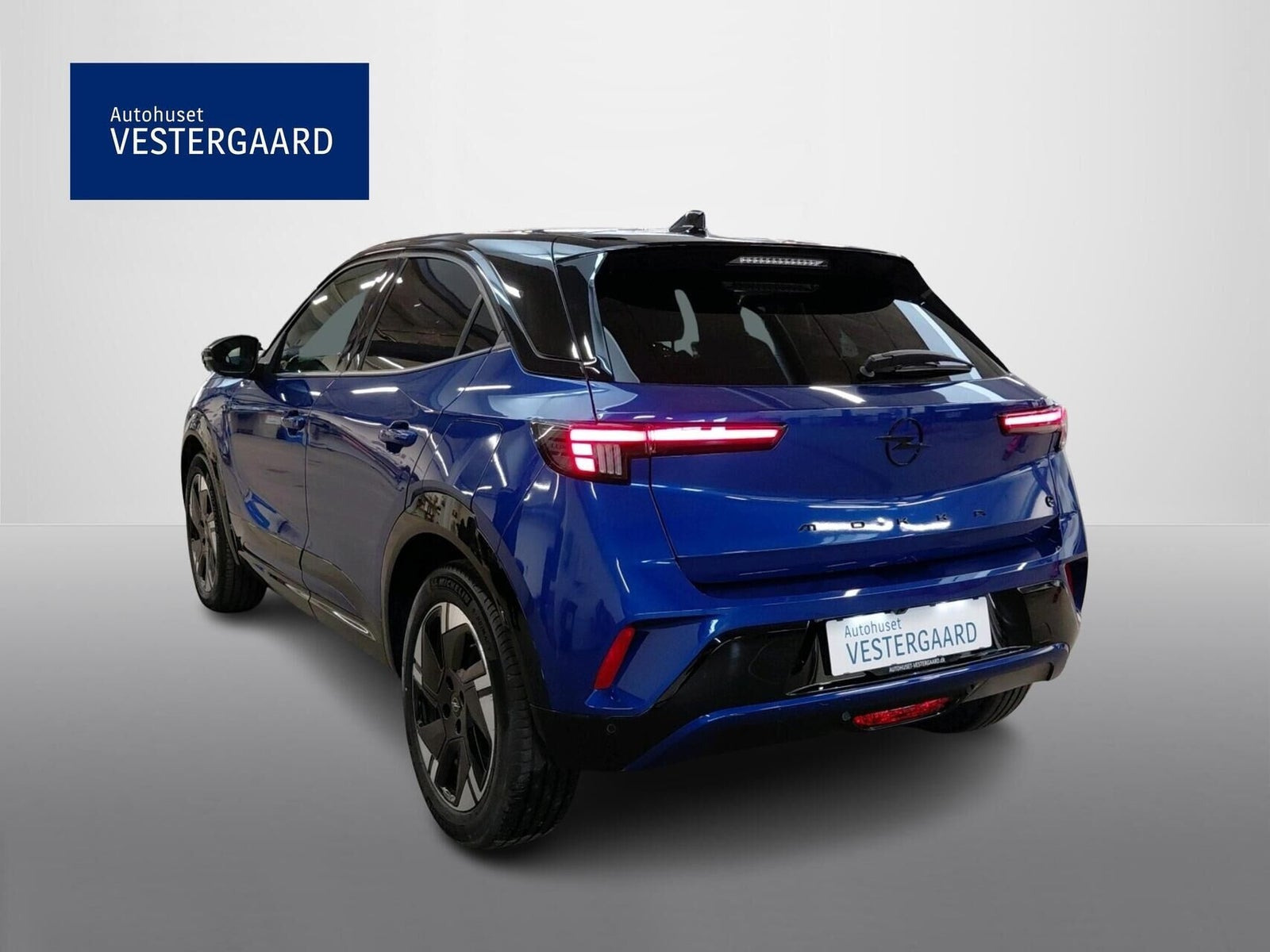 Blå Opel Mokka-e fra 2025