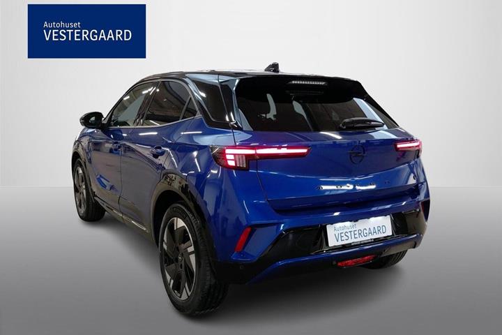 Blå Opel Mokka-e fra 2025