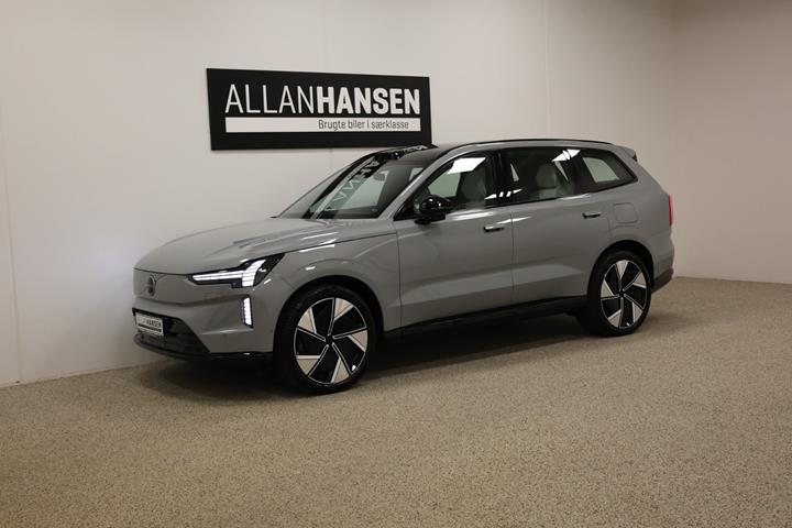 Grå Volvo EX90 fra 2025 set udefra