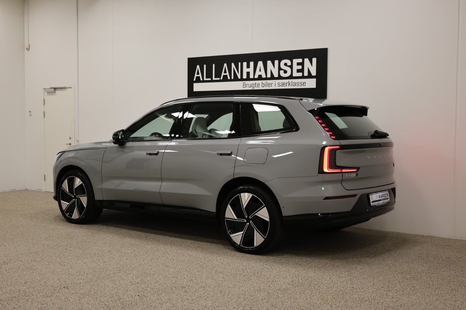 Grå Volvo EX90 fra 2025