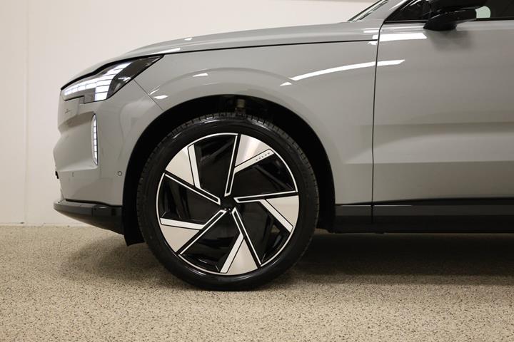 Grå Volvo EX90 fra 2025