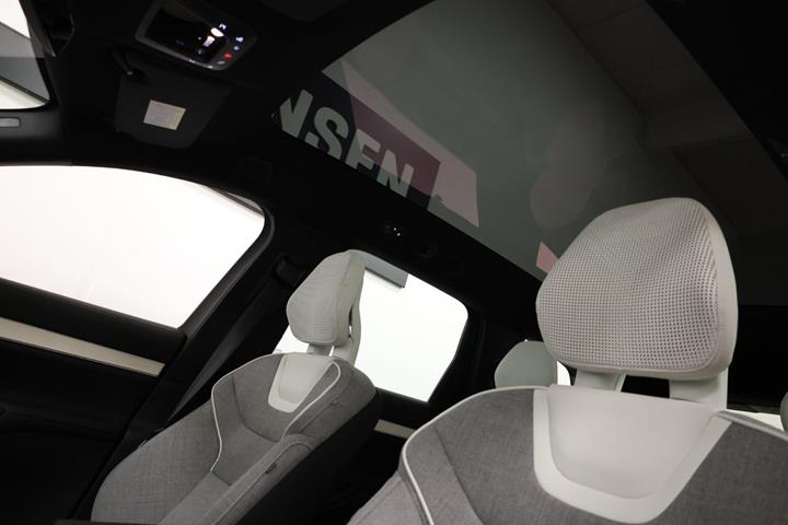 Grå Volvo EX90 fra 2025