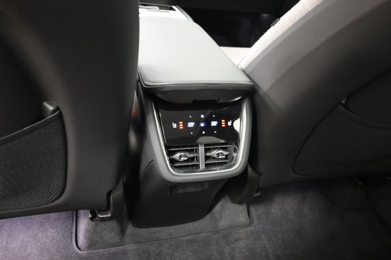 Grå Volvo EX90 fra 2025