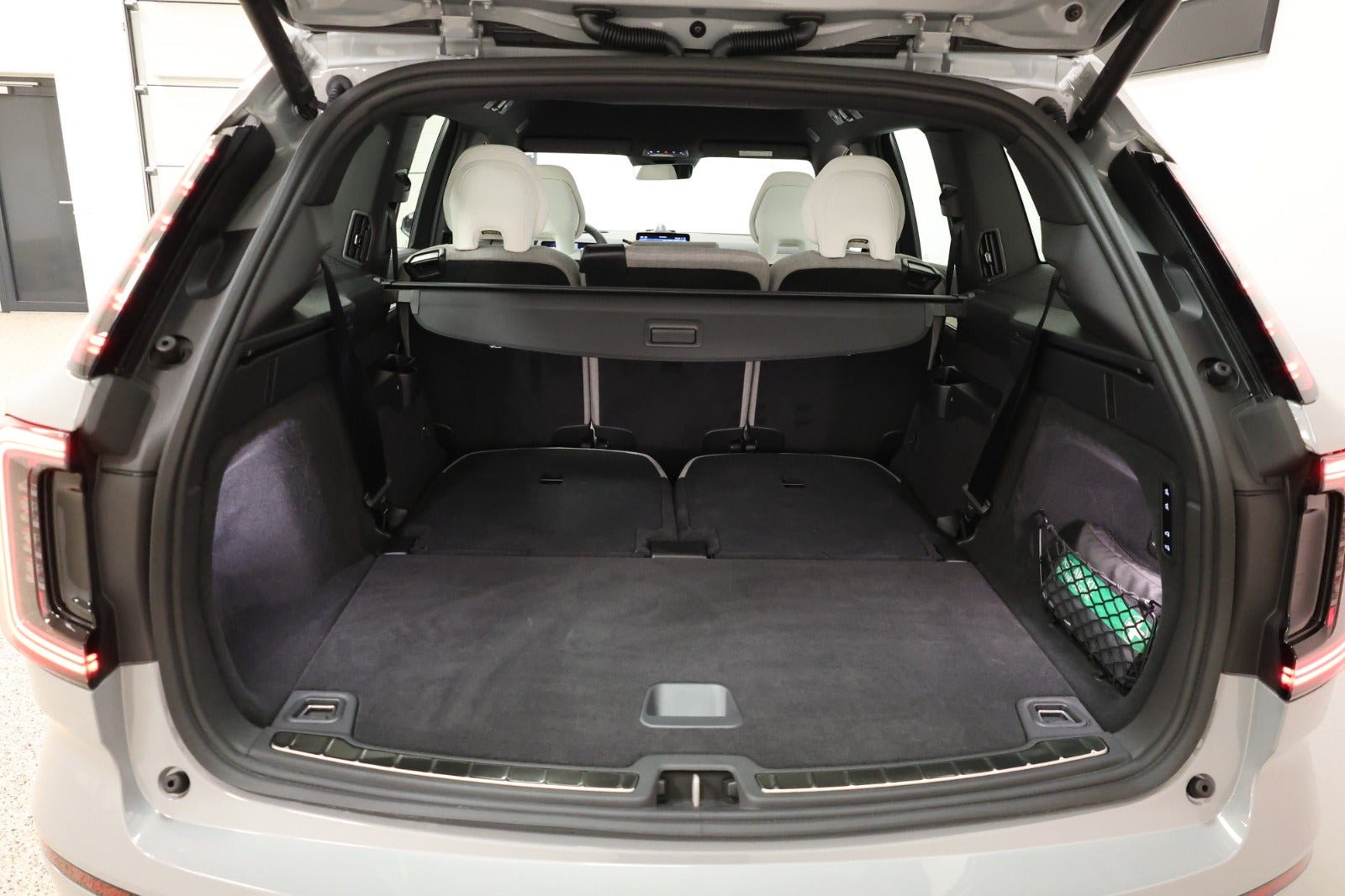 Grå Volvo EX90 fra 2025