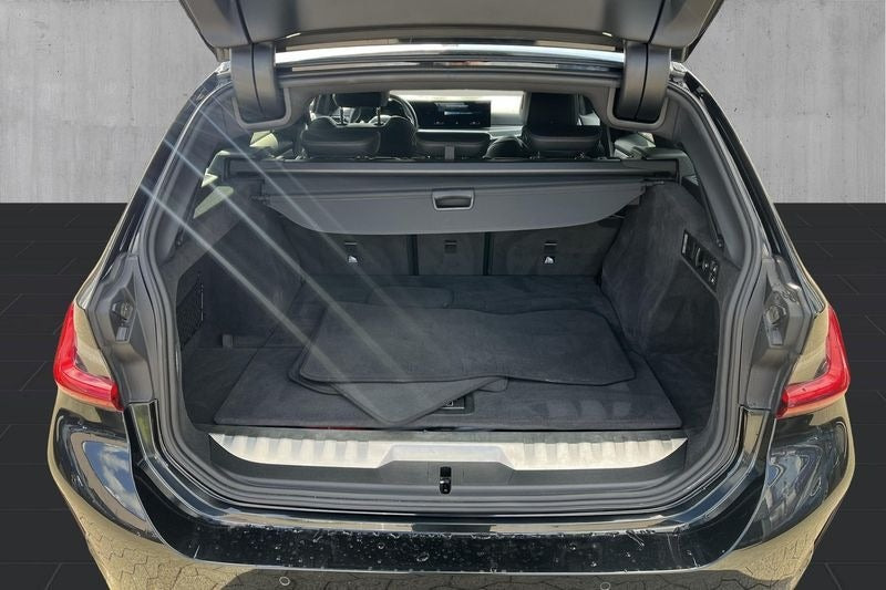 Sort BMW 320e fra 2023